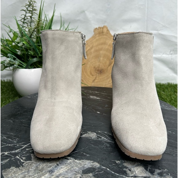 Aquatalia Weatherproof Block
Heel Bootie  women size 10 / Grey new - Picture 10 of 16